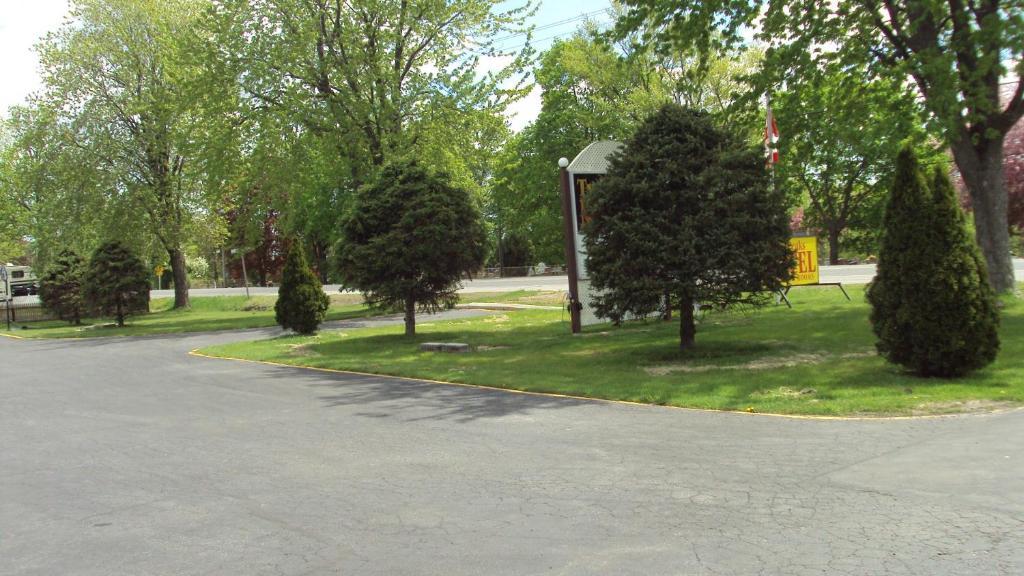 Twin Peaks Motel Napanee Exterior foto
